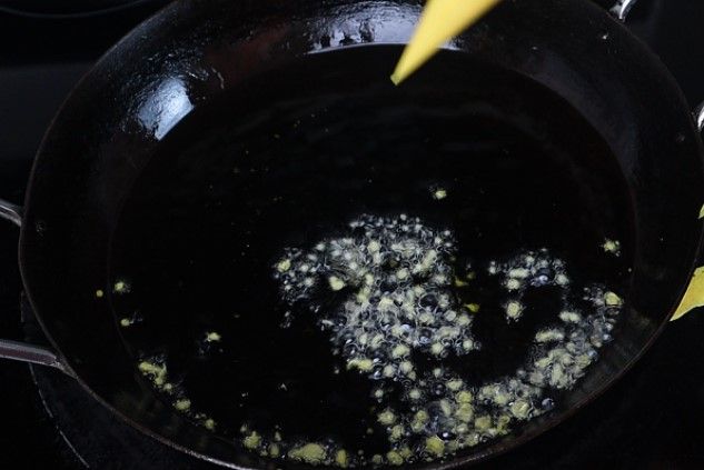 Step 2.1: Heat oil in a[ kadai](https://amzn