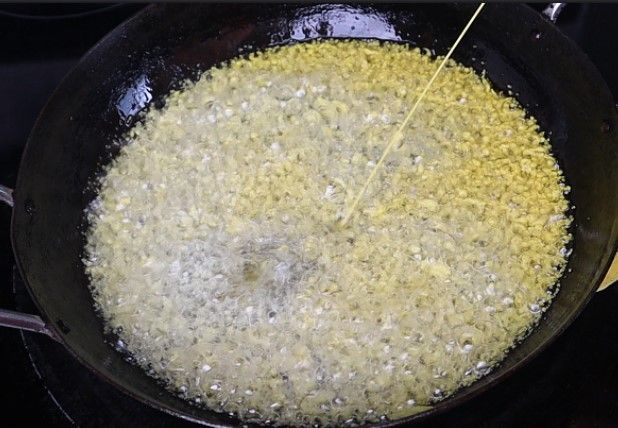 Step 2.2: Heat oil in a[ kadai](https://amzn