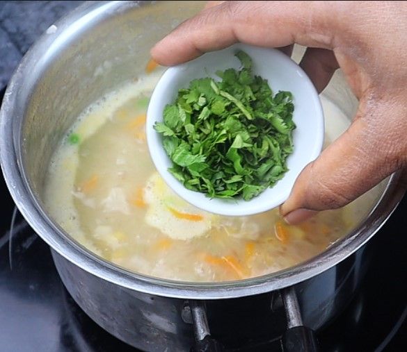 Step 4.2: Turn off the flame and pour the soup into bowls