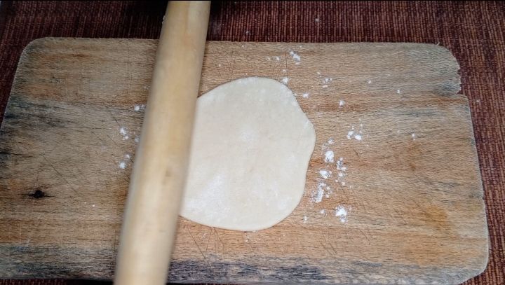 Step 1.3: Roll each of them, circle shaped and form an attachment of two by apply oil and flour sprinkles in between