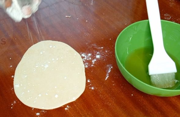 Step 1.2: From each rolled dough randomly apple little oil,not too much and dust with some flour