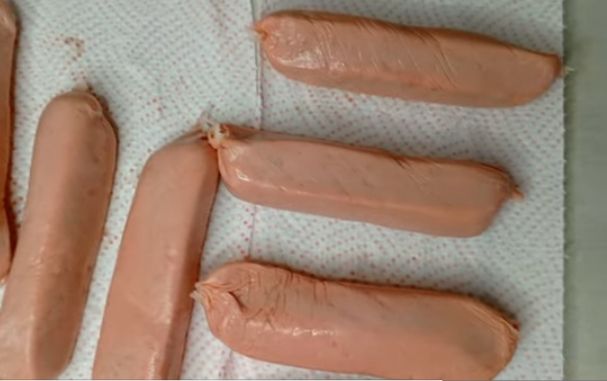 Step 1.1: If the sausages are refrigerated, take them out 10–15 minutes before frying to bring them to room temperature