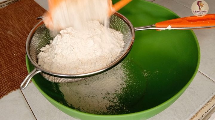 Step 1.4: In a large bowl, mix the flour, yeast, sugar, and cardamom