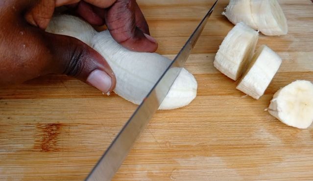Step 1.2: Peel and slice the bananas