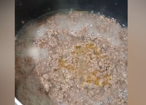 Step 2.2: Add the minced meat and cook until browned