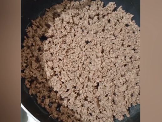 Step 2.1: Add the minced meat and cook until browned