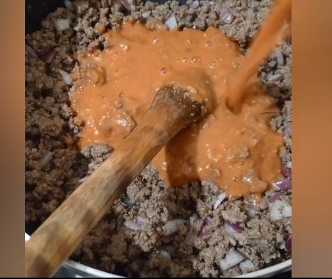 Step 2.2: Stir in the blended tomatoes and cook until they soften