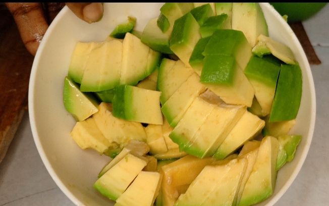 Step 1.2: Peel and slice the avocados