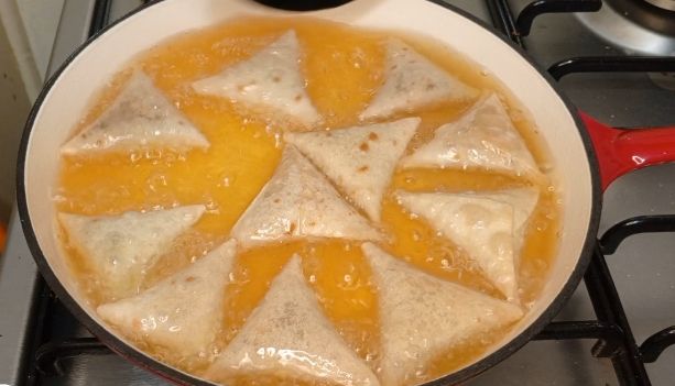 Step 2.3: Heat cooking oil in a deep pan and fry the samosas until golden brown and crispy