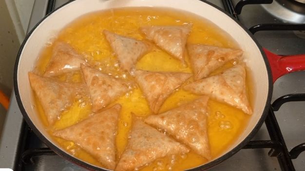 Step 2.2: Heat cooking oil in a deep pan and fry the samosas until golden brown and crispy