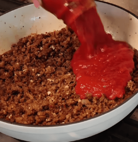 Step 1.1: Add marinara to the sausage mixture and simmer for 8–10 minutes