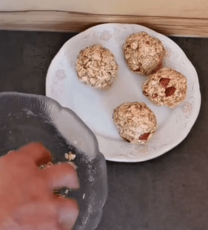 Step 1.1: Mix well and form little balls of the size you prefer