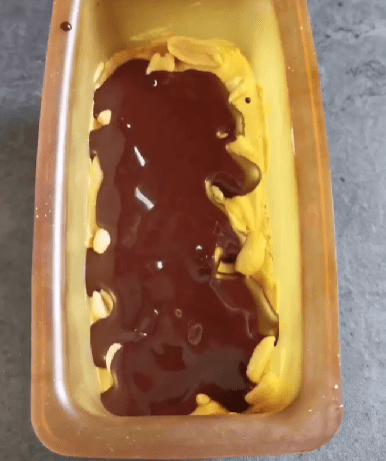 Step 1.1: Melt the chocolate in a pan and pour it over the first two layers