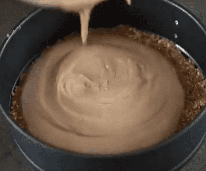 Step 4.1: Pour the cream filling over the crust in the mold