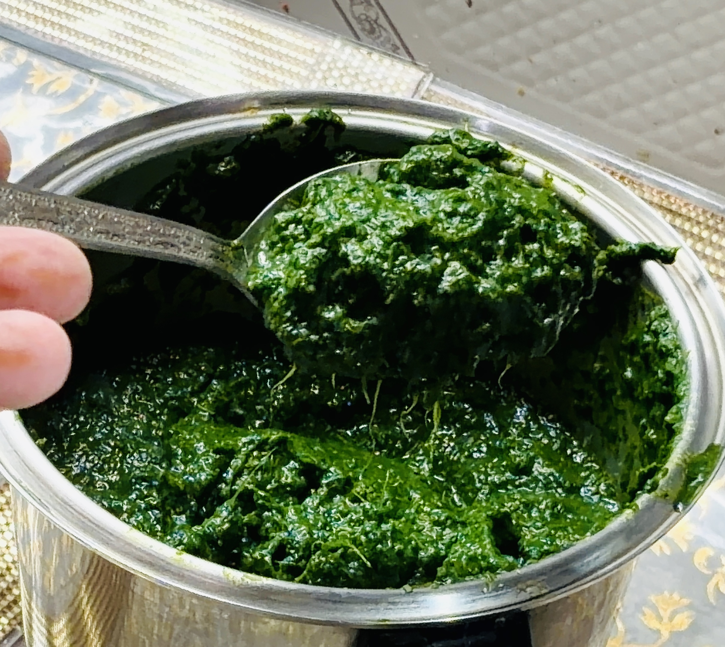 Step 2.2: Squeeze out excess water and blend the spinach with fresh coriander into a smooth puree