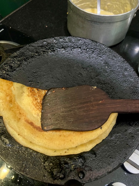 Step 4.2: Fold and cook for another 30–40 seconds
