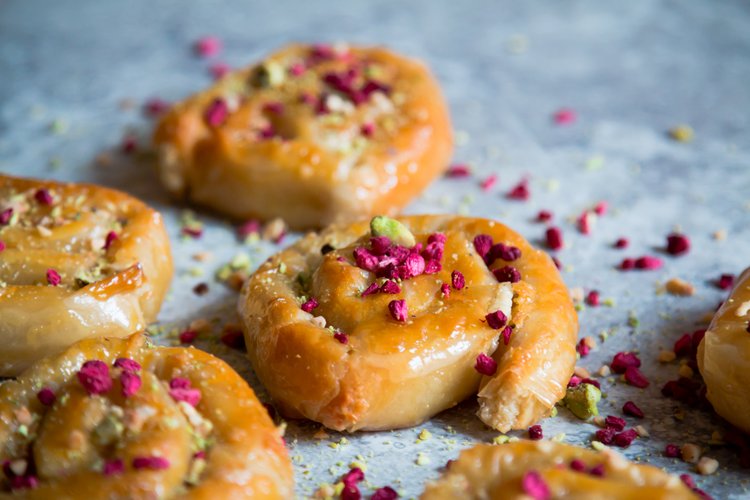 Step 3.1: Remove the pastries to a flat dish to cool before serving