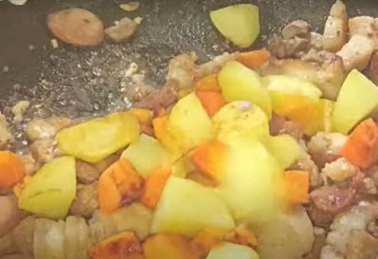 Step 1.2: Add the liver, fried potatoes, and carrots
