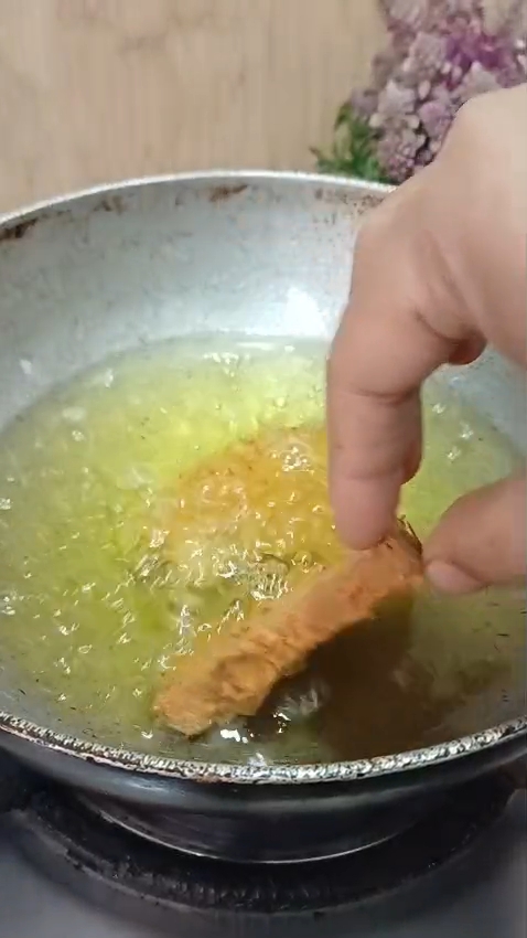Step 1.1: Heat oil in a pan