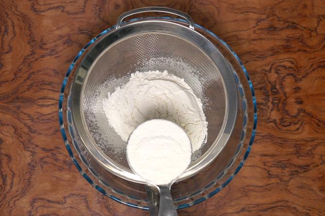 Step 1.1: Sieve in cake flour and corn flour, then add lemon juice