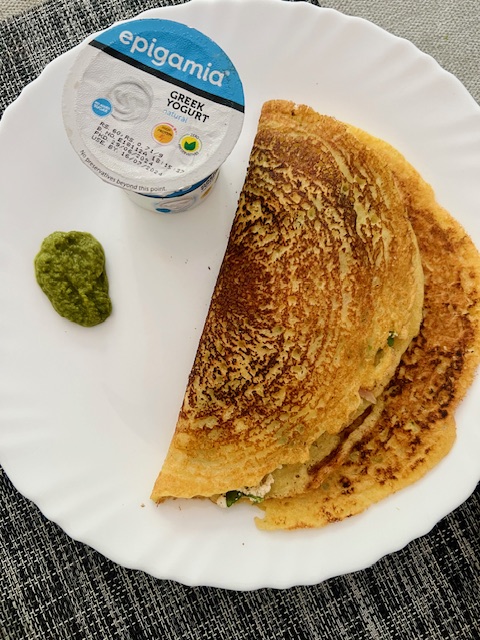 Step 5.2: Serve immediately with green chutney or yogurt