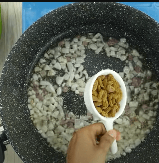 Step 1.1: Add raisins and mix