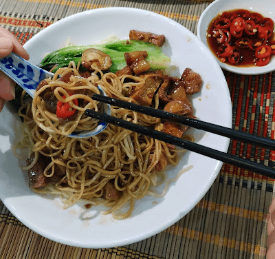 Step 1.1: Divide the cooked noodles among shallow serving plates