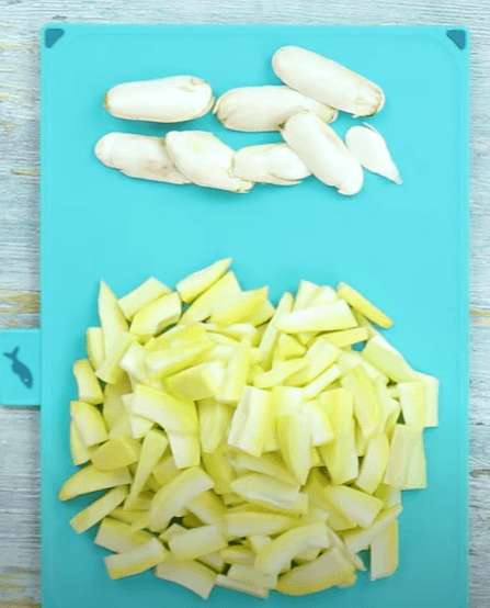Step 1.1: Peel and cut the raw mangoes into slices
