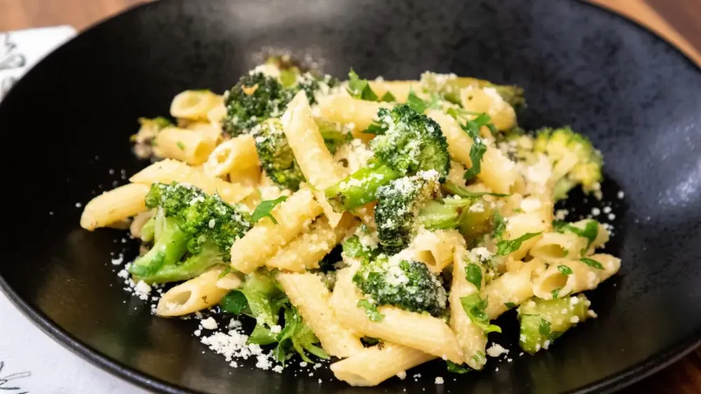 Broccoli and Pea Pasta with Herb Sauce | Chefadora