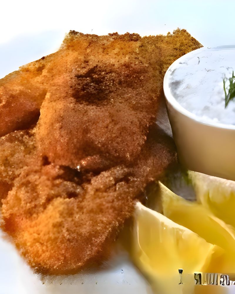 Fried Fish with Fubá and Tartar Sauce | Chefadora