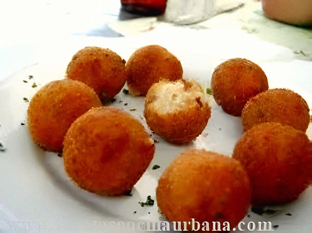Chicken Meatballs Stuffed with Cheese | Chefadora