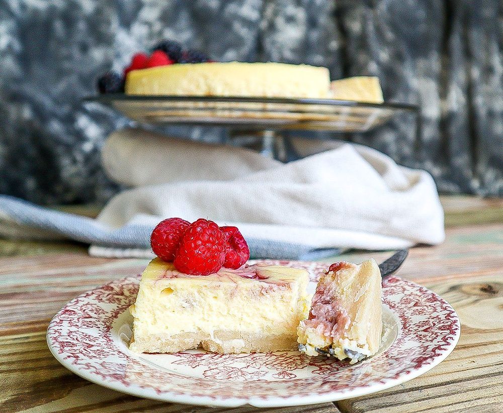 Raspberry White Chocolate Cheesecake | Chefadora