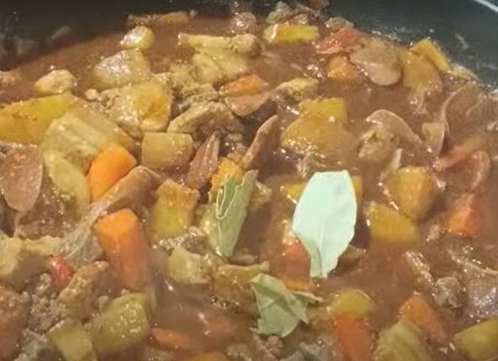 Step 1.2: Once boiling, add the liver spread, laurel leaves, and raisins