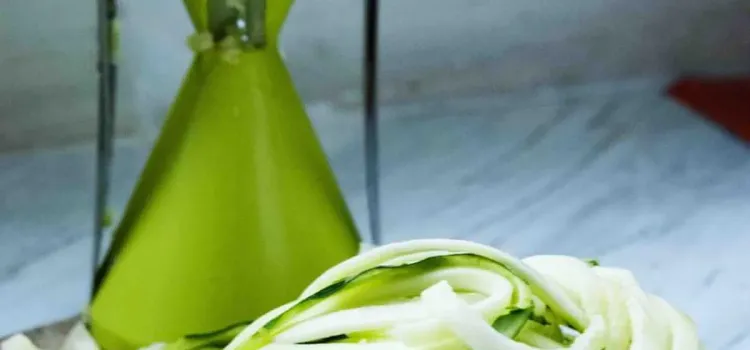 Step 1.1: With a spiralizer, make strands from the zucchini