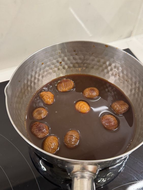Step 3.1: Slowly cook the chestnuts with the tea bag and sugar until the chestnuts change color
