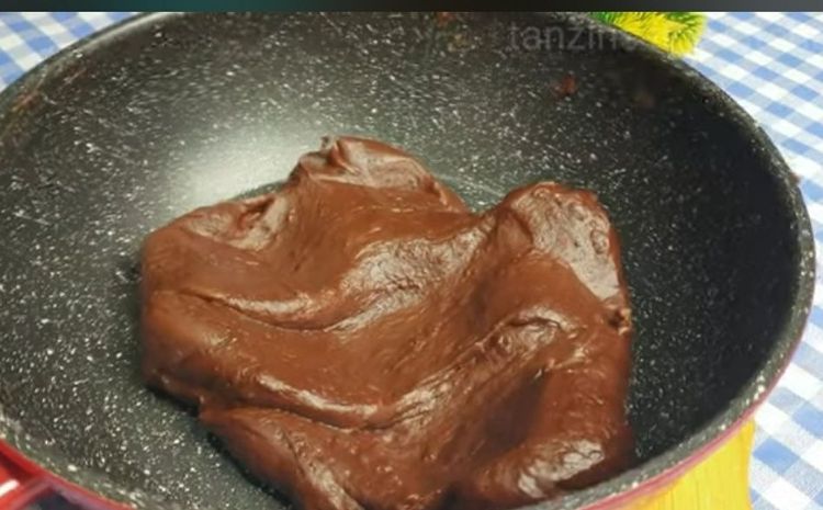Step 1.1: Add grated dark compound and the remaining tapioca powder