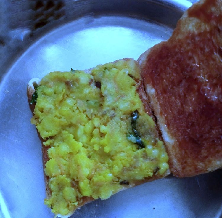 Step 2.2: Take one slice of bread, spread tomato ketchup, then spread potato masala on one bread slice