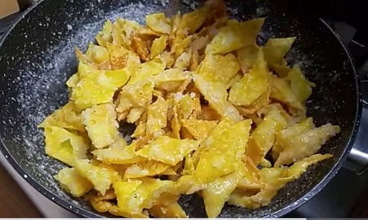 Step 3.1: Add the fried diamond cuts to the syrup and combine gently