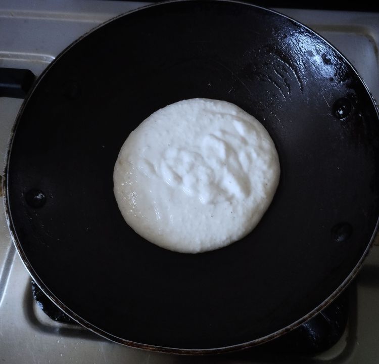 Step 1.1: Pour a ladle full of batter over the pan without spreading it