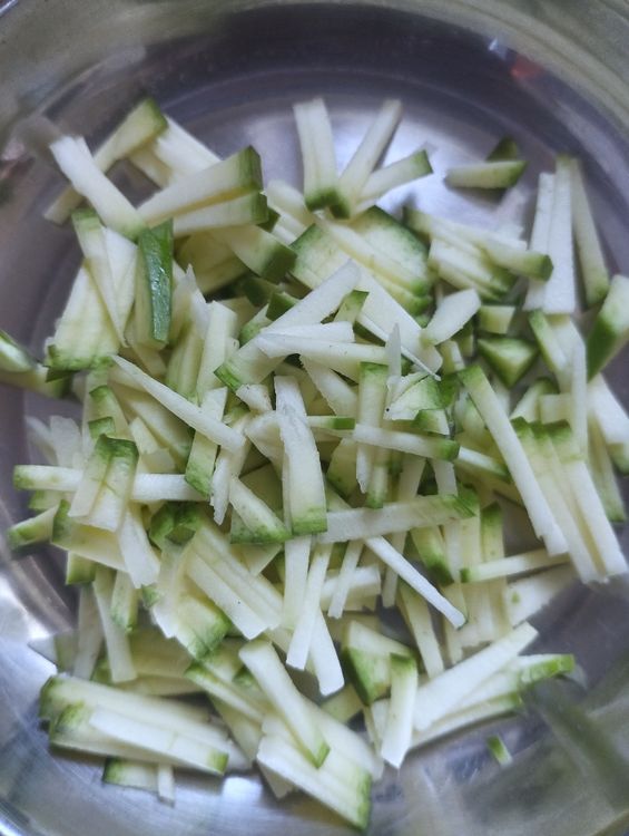 Step 1.1: First, cut the mango into thin slices and then into small pieces