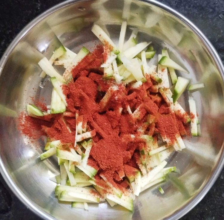 Step 1.1: Add chilli powder, crushed garlic, salt, and coconut oil to the mango pieces