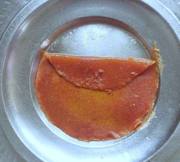 Step 1.3: Remove the plate from the steamer and de-mould the pappadam using a spoon