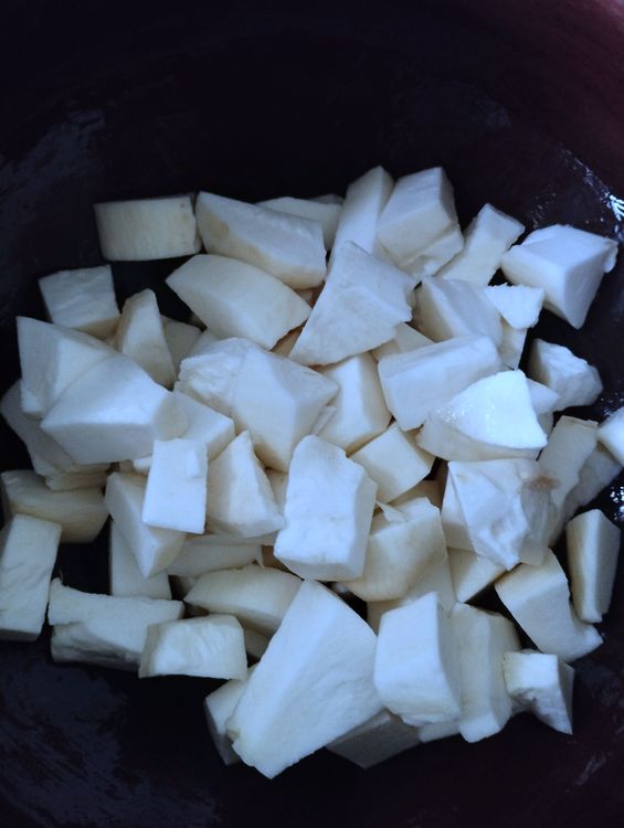 Step 1.1: Cut into medium pieces and remove the vein from the middle of the tapioca