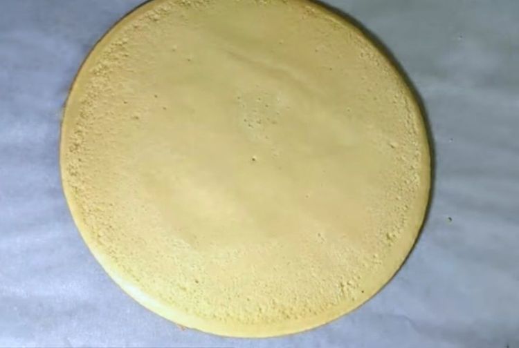Step 1.1: Place the cake on a butter paper