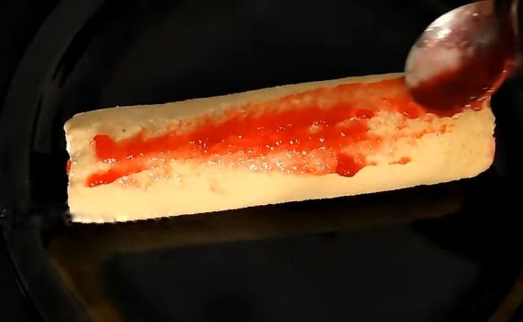 Step 1.1: After 10 minutes, spread more jam evenly on the outside