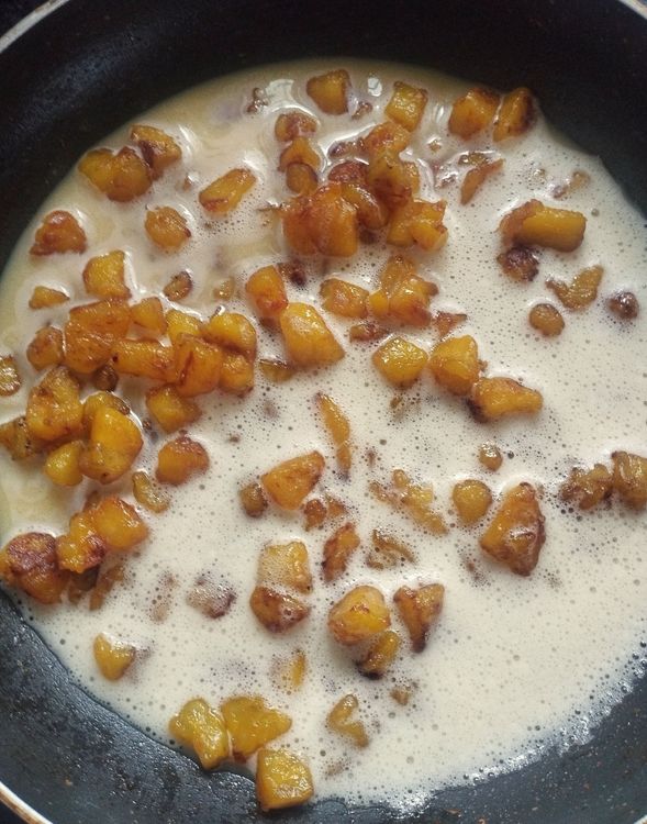 Step 1.1: Add the fried bananas to the blender mixture and mix well with a spatula
