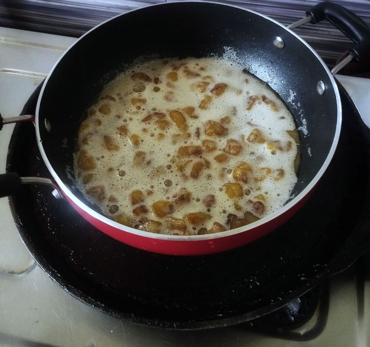 Step 1.1: Pour the banana mixture into the pan