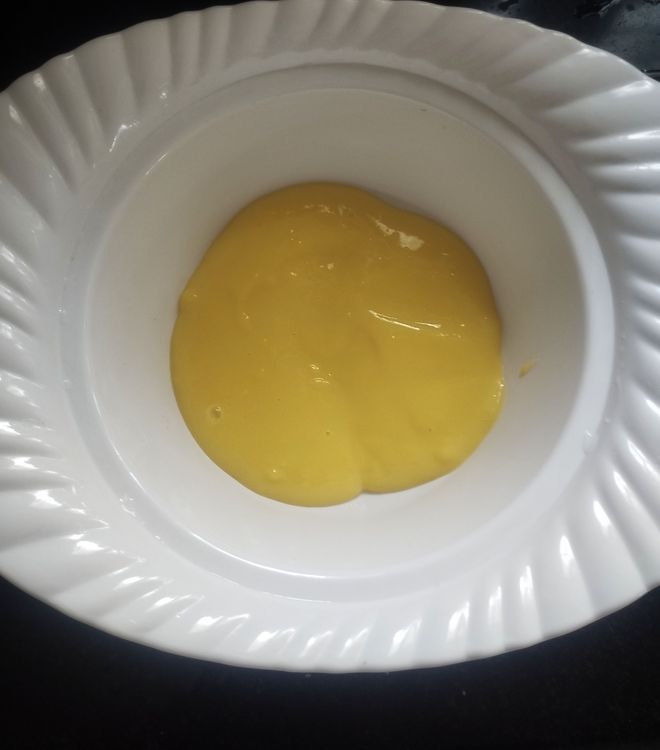 Step 1.1: To set the dessert, take a bowl and first add some custard milk