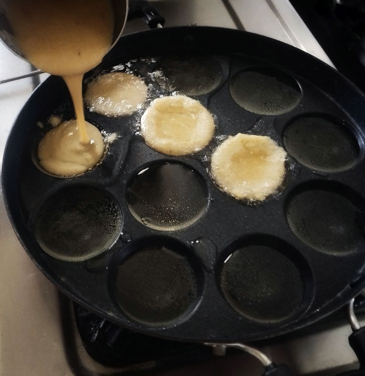 Step 1.2: Heat an Unniyappam pan and add oil to all the moulds