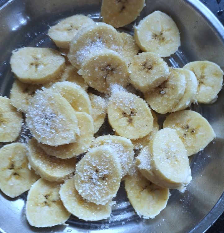 Step 1.1: Add 1 tsp of sugar to the banana slices and mix it well